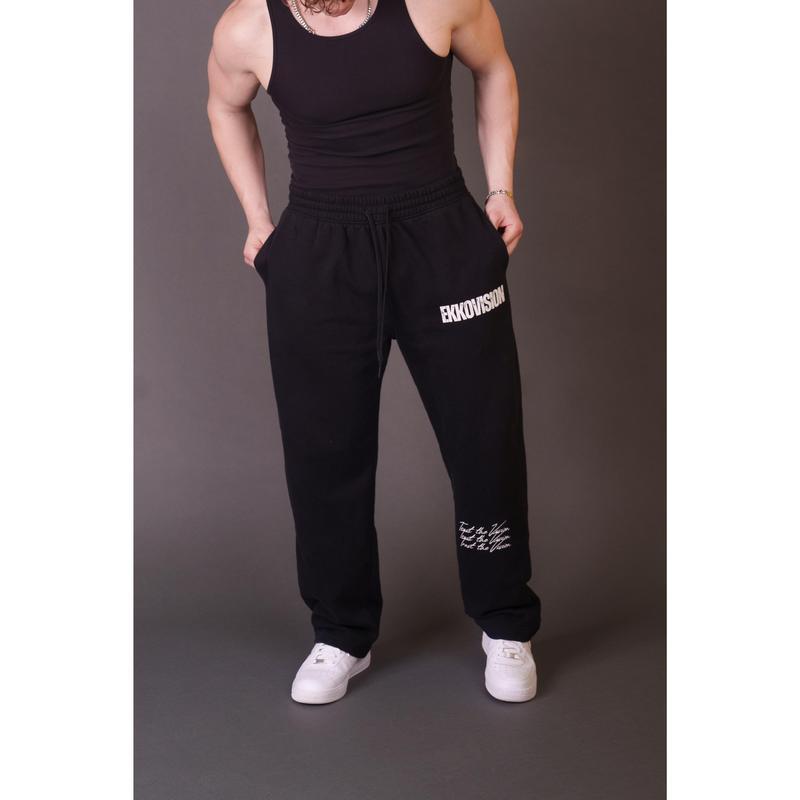 EKKO Straight Leg Jogger Model is 6 'wearing a size XL