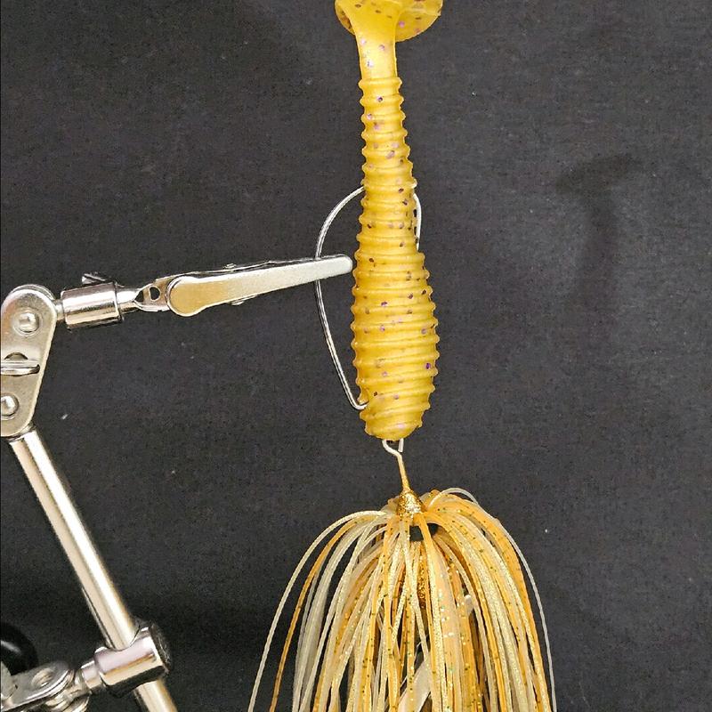 Swimbait Swing Tail Jig with 5 trailers