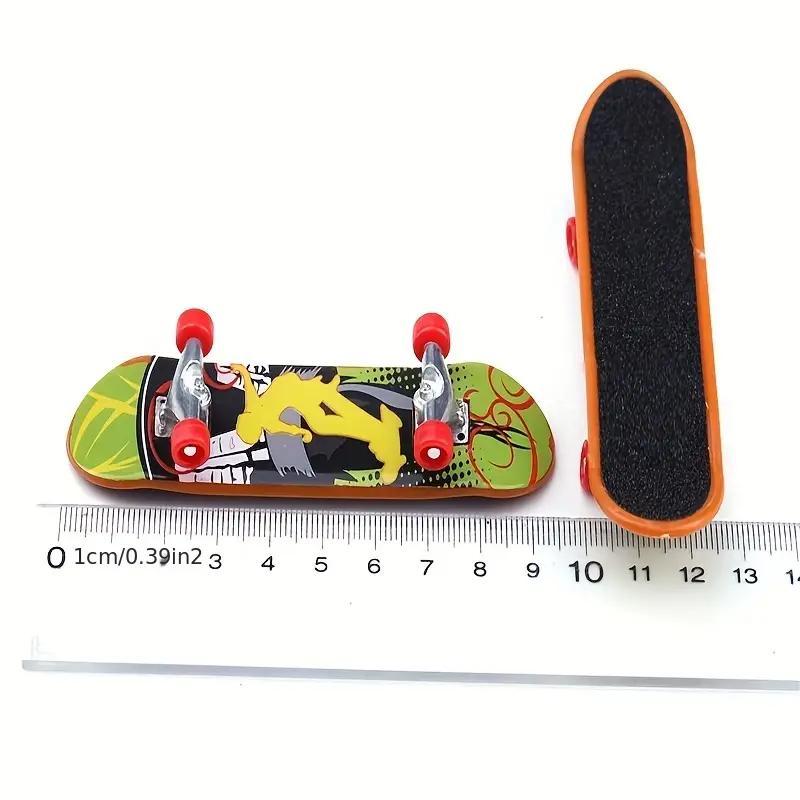 Random Color Mini Finger Skateboard Game, 5 Counts set Finger Skateboard Game, Sports Toy, DIY Kit Indoor Leisure Equipment, Christmas Gift